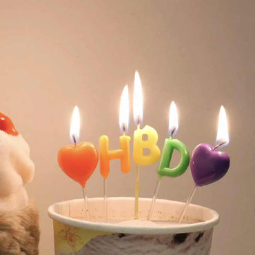 Bunte HBD Geburtstagskerzen mit Herz – 5-teiliges Set
