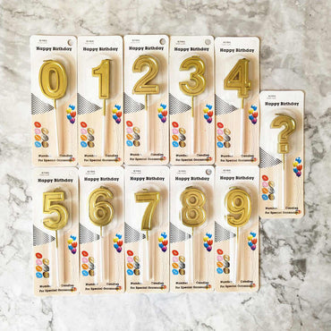 Goldene Zahlenkerzen für Torte