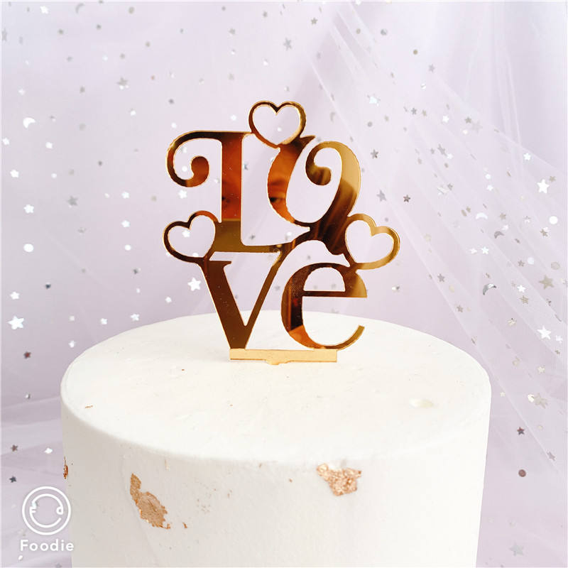 LOVE Caketopper Rot – Acryl Tortenstecker mit Herzen für Valentinstag, Hochzeit & romantische Anlässe
