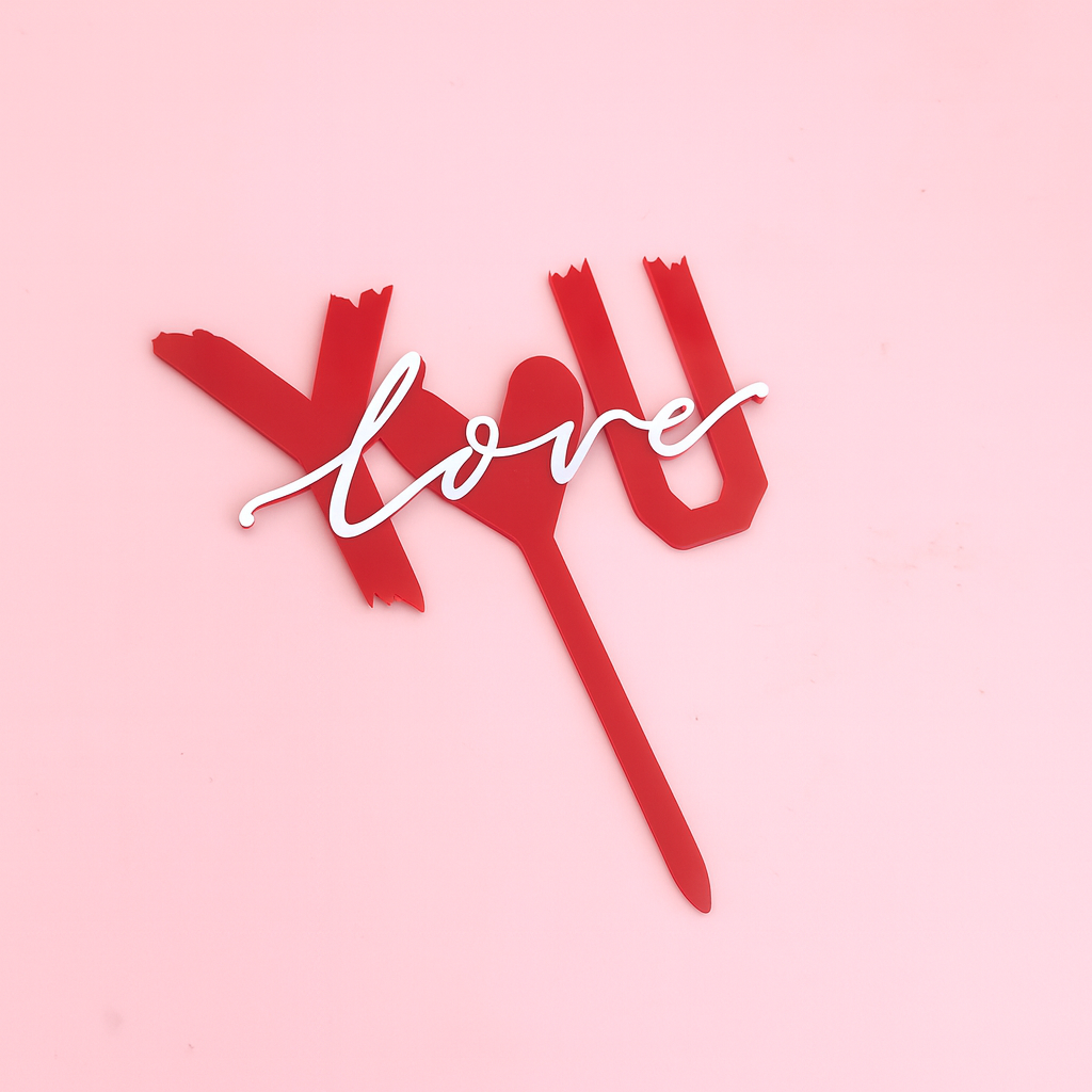 „Love You“ Caketopper – modernes Design in Rot & Weiß für romantische Torten