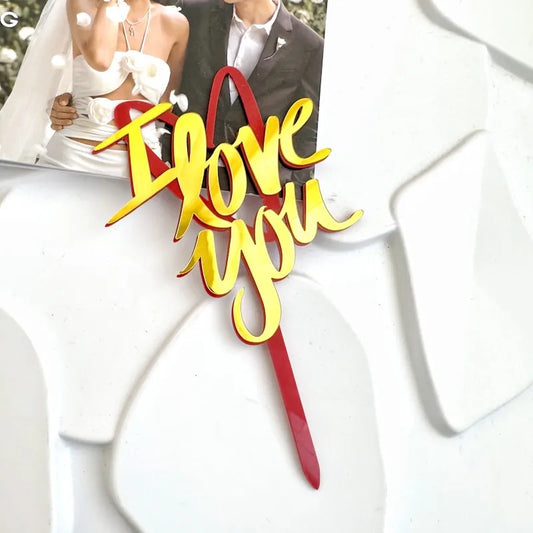 "I Love You" Caketopper – Goldene & rote Tortendekoration für romantische Anlässe