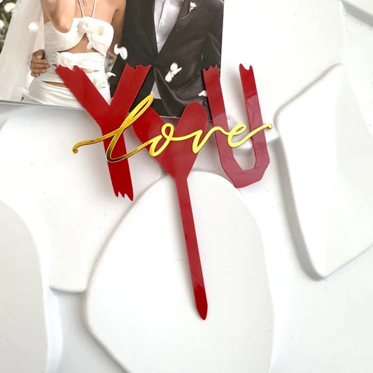 „Love You“ Caketopper – Tortenaufsatz in Rot & Gold mit moderner Liebesbotschaft